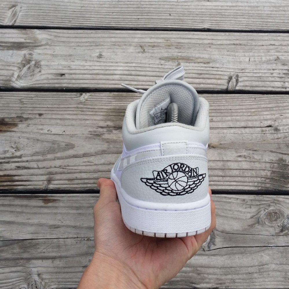 Women Size 10.5 / Size 9 Men Nike Air Jordan 1 Low White Camo Shoes Sneakers - Picture 7 of 8